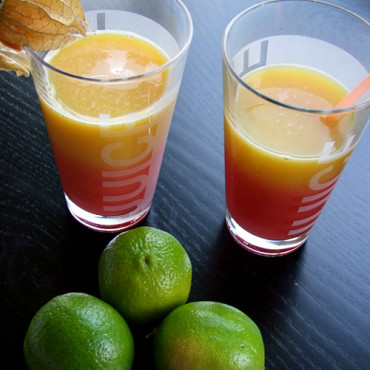 Zwei Tequila Sunrise mit Dekoration