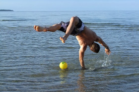 Wasser-Handstand